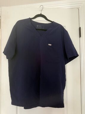 Figs Technical Collection Catarina Navy Short Sleeve V-Neck Scrub Top Pocket